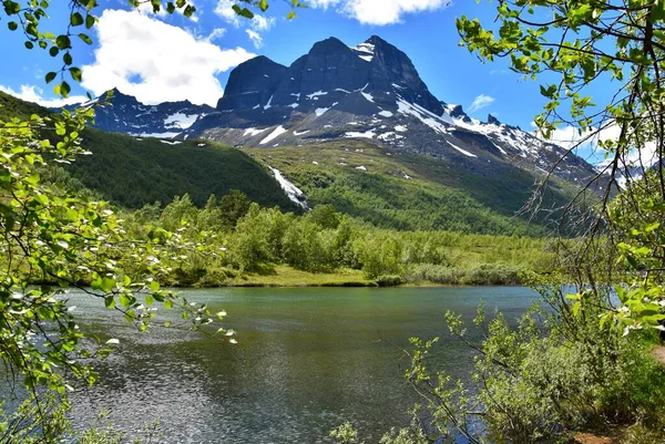 Dolina Innerdalen Norwegii Jezioro Góry — Zdjęcie stockowe