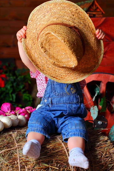 Shy Girl Holding Straw Hat — Stock Photo, Image