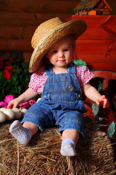 Little Girl Straw Hat — Stock Photo, Image
