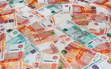 Rus parası, beş bin ruble ve iki bin ruble değerinde ruble. Geçmişi, şablonu ve dokusu iş stilinde kırmızı, beyaz ve yeşil renklerde. Yukarıdan görünüm
