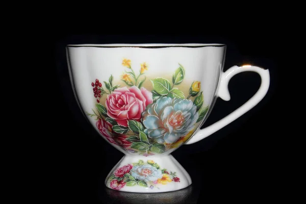 Copo Porcelana Branca Com Uma Borda Ouro Pintado Com Flores — Fotografia de Stock