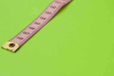 Yeşil arkaplan ile ölçüm şeridini kapat