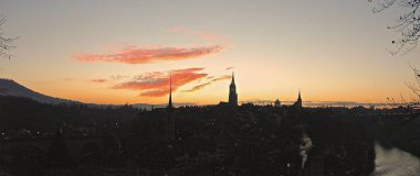 Bern 'in tarihi şehrinde gün batımı