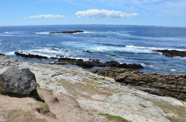 Britanya 'daki Quiberon yarımadasının batı kıyısı, Cte Sauvage
