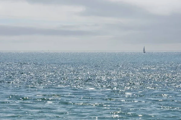 フランスのブルターニュ海岸近くの大西洋 — ストック写真