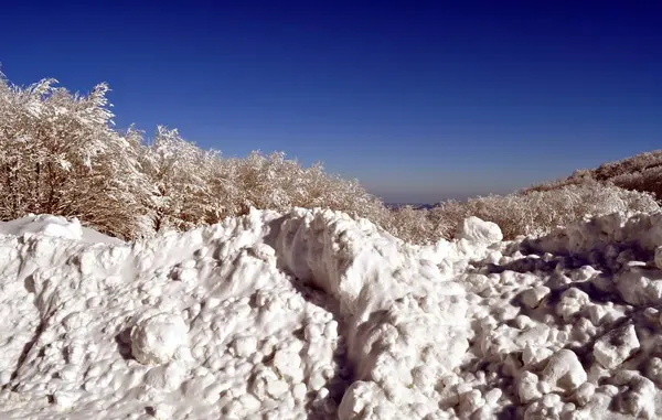Осколки снега — стоковое фото