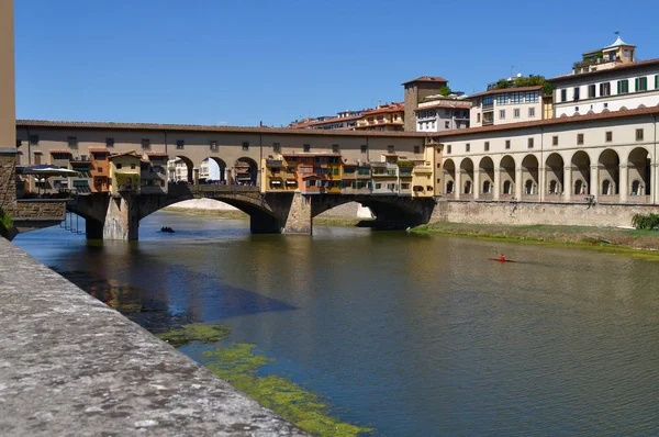 Zlatnictví Most Florencii Arno Voda Tiše Teče Pod Oblouky Starého — Stock fotografie