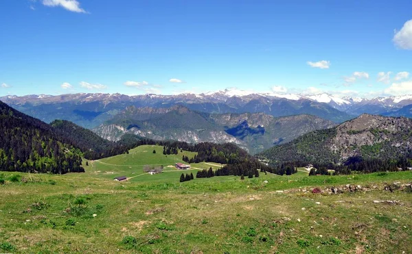 Alperna vid horisonten — Stockfoto