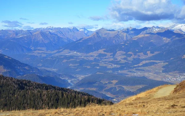 Vista sobre el valle — Foto de Stock