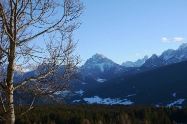 Dağ manzarası son ışıkta