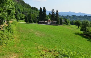 Dağlar arasında sonsuza dek yalnız