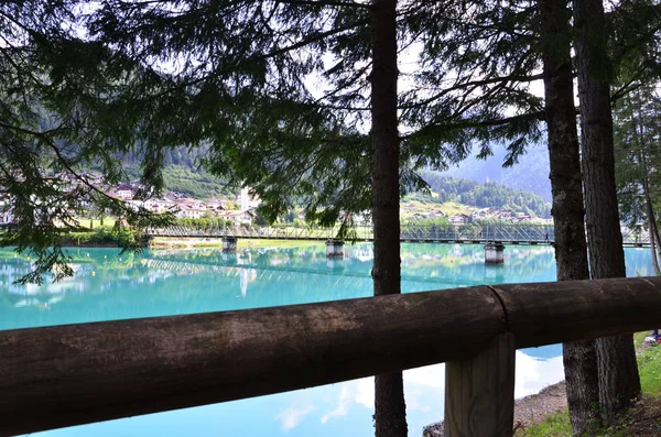 Passaggio sul lago — Foto Stock