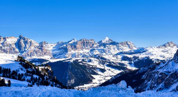 Dolomite chain — Stockfoto