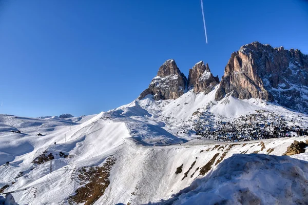 Picos na neve — Fotografia de Stock