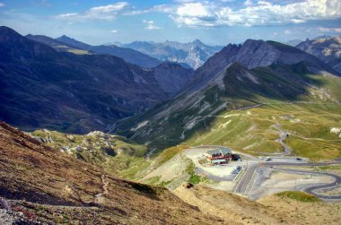 Col du Galibier tüneline giriş, bir Fransız Alp geçidi 2646 metre yüksekliğinde.