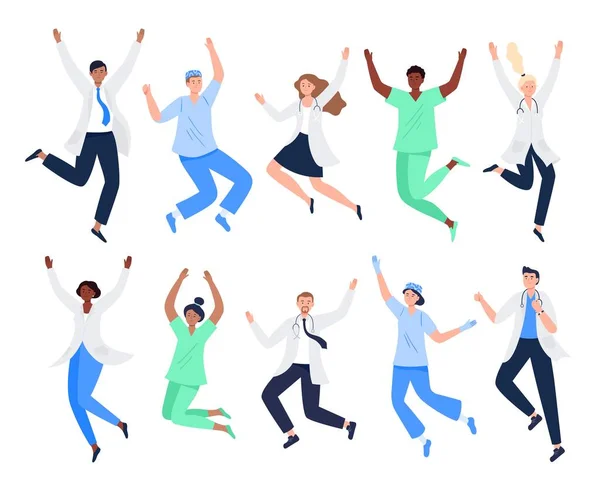 Conjunto de trabajadores de medicina felices. Hombres y mujeres multiculturales saltando con las manos en alto en varias poses. Médicos, cirujanos, enfermeras regocijándose juntos. Personajes en estilo plano vectorial . — Vector de stock