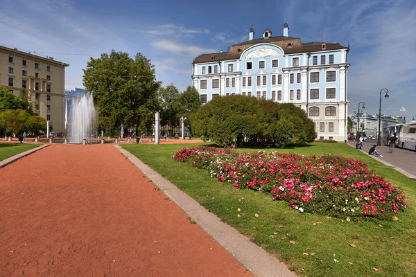 St. Petersburg Russia. Nakhimovskoye Voyenno-Morskoye Uchilishche school — Stock Image Petersburg Russia Nakhimovskoye Voyenno Morskoye Uchilishche School Royalty Free Stock Images
