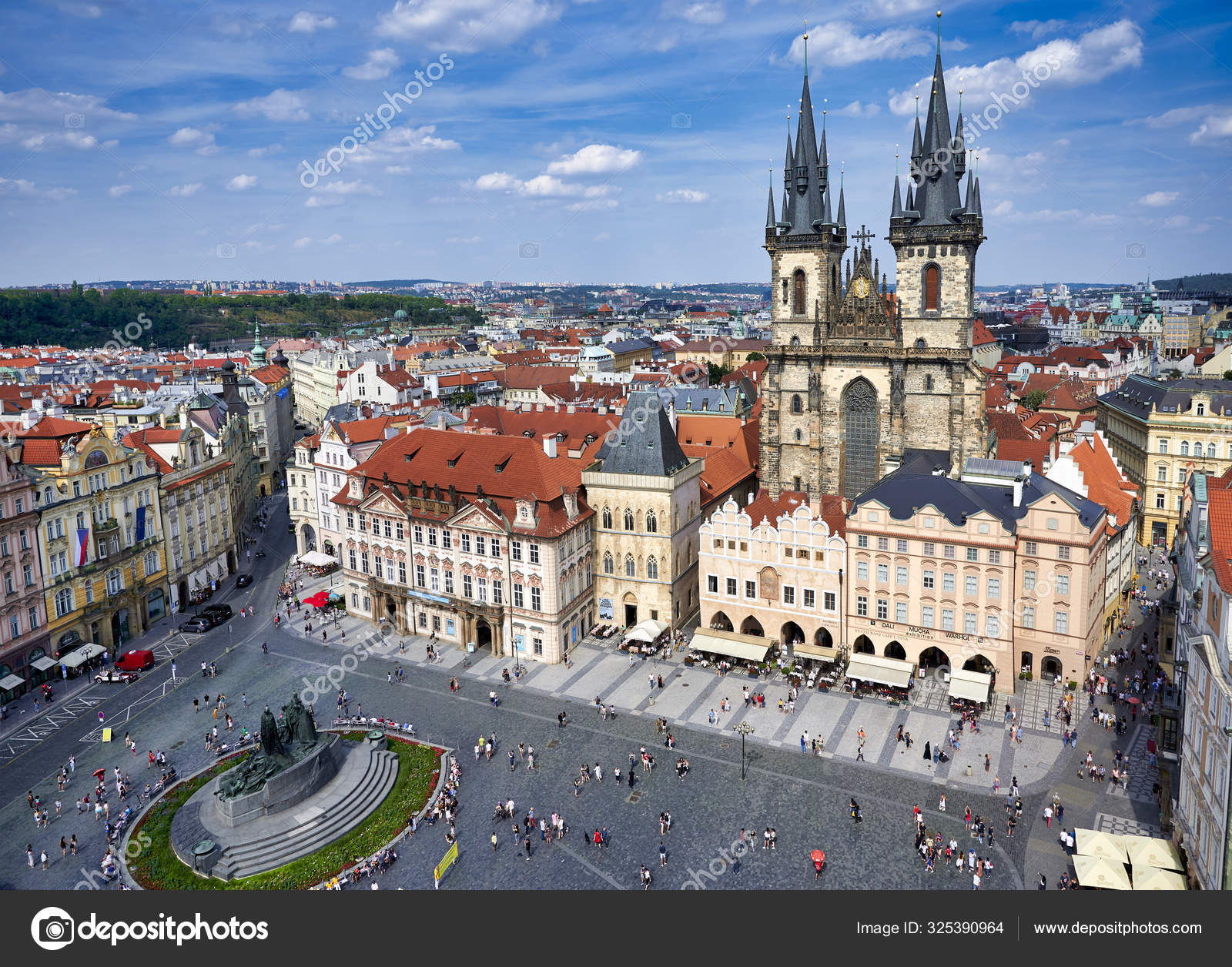 Prague République tchèque. Vue aérienne de l'église ...