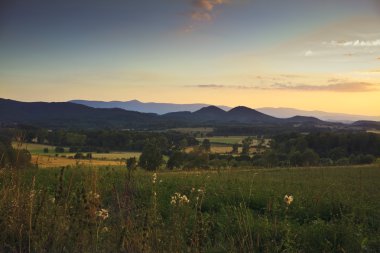 sudeten dağların Polonya üzerinden günbatımı