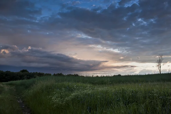 Dramatický západ slunce obloha — Stock fotografie