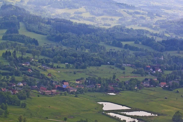 Kaczawskie、Rudawy Janowickie、ポーランドの Karkonosze 山の夏空中パノラマ — ストック写真