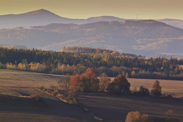 Kijk op het Karkonosze en Kaczawskie bergen in Polen — Stockfoto