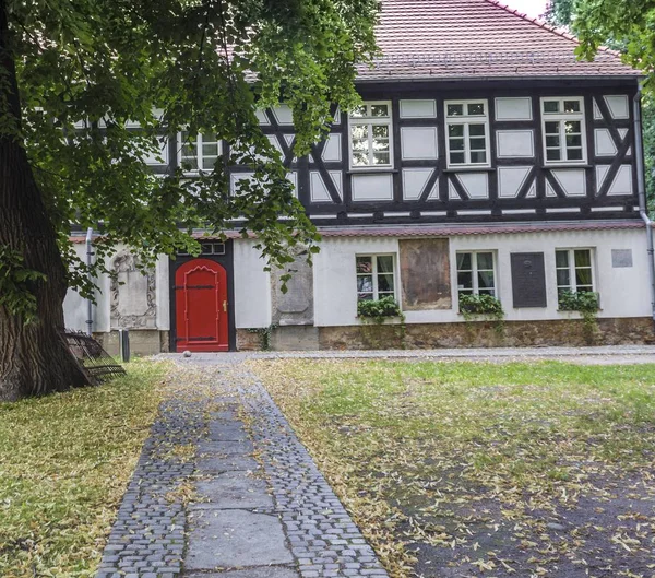 Stará budova kolem kostela míru, Swidnica, Polsko — Stock fotografie