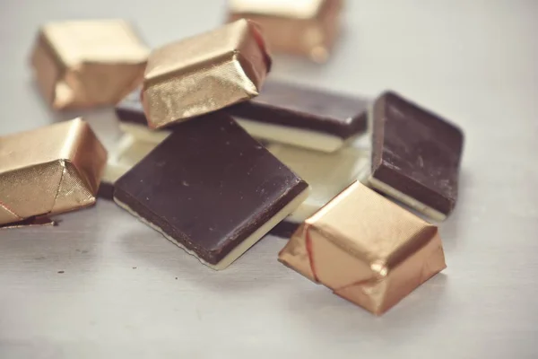 Bloques de chocolate agrietados — Foto de Stock