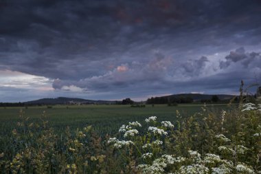 Dramatik gün batımı gün