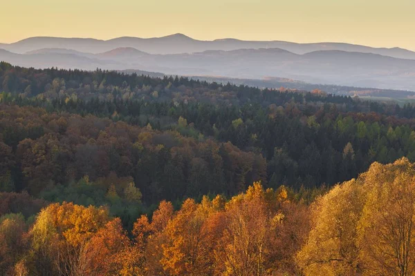 Widok na Karkonosze i Kaczawskich góry w Polsce — Zdjęcie stockowe