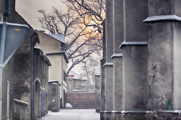 Małe miasteczko przez morning śnieżna — Zdjęcie stockowe