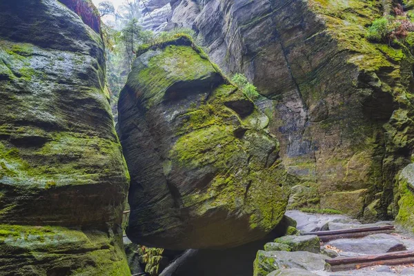 Parco Nazionale della Repubblica Ceca Teplice rocce. Rock Town . — Foto Stock