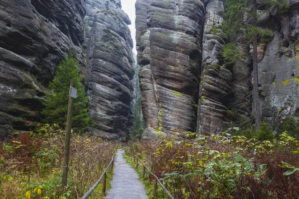 Çek Cumhuriyeti Milli Parkı Teplice rocks. Kaya şehir. — Stok fotoğraf