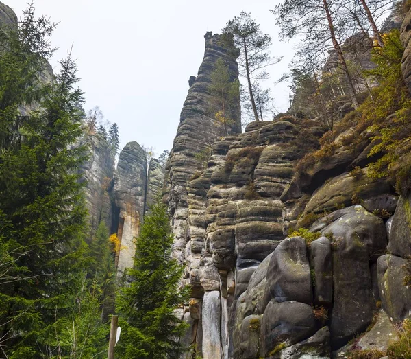 Çek Cumhuriyeti Milli Parkı Teplice rocks. Kaya şehir. — Stok fotoğraf