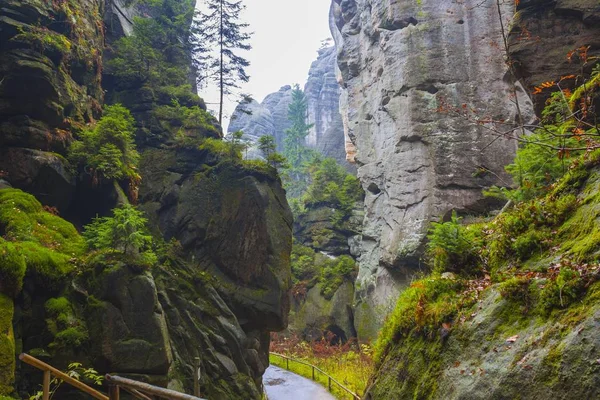 Parque Nacional de la República Checa Teplice rocas. Rock Town . — Foto de Stock