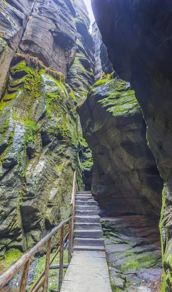 Nationaal Park van Tsjechië Teplice schommelt. Rotsstad. — Stockfoto