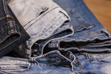 kot elbise yığını