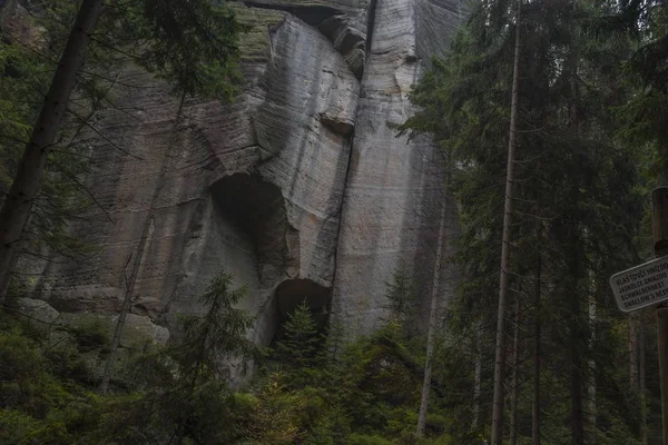 Çek Cumhuriyeti Milli Parkı Teplice rocks. Kaya şehir. — Stok fotoğraf