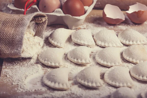 Fazer pierogis - bolinhos — Fotografia de Stock