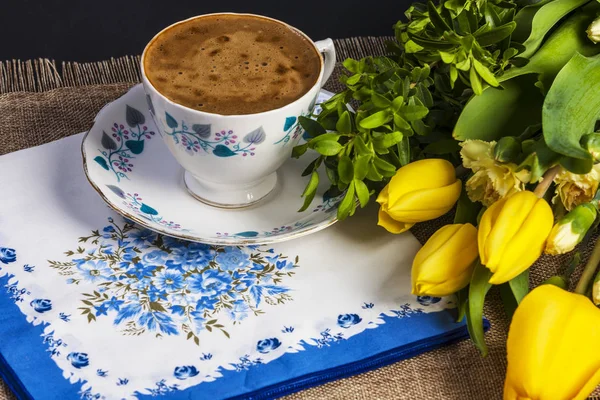 Cappucino med blommor — Stockfoto