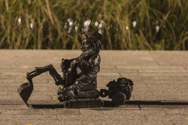 Wroclaw bölgesindeki gece, Polonya, bahçıvan cüce