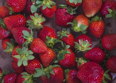 smoothies ve masanın üzerine taze meyve