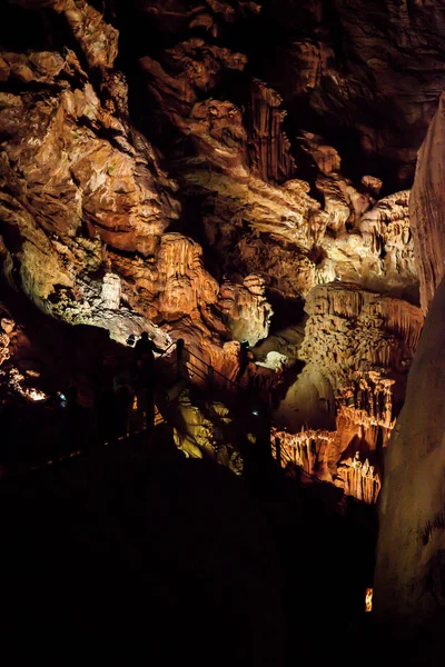 Подземное Озеро Сталактит — стоковое фото