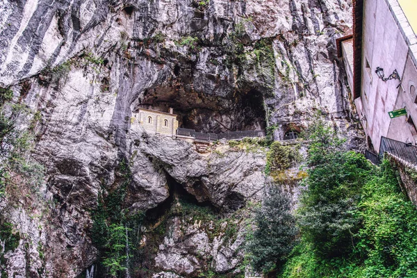 Печери Ковадонга Астурія Іспанія — стокове фото