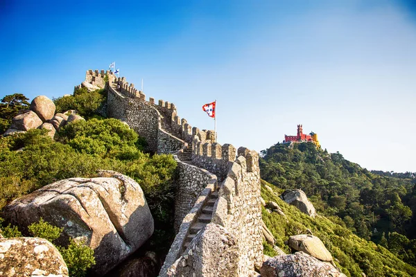 葡萄牙里斯本Sintra Moorish城堡部分城墙的视图 — 图库照片