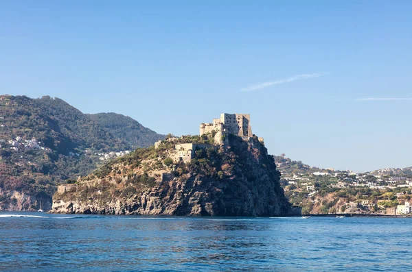 阿拉贡城堡 Castle Aragonese 是伊斯奇亚的一座历史纪念碑 由Hiero I建于公元前474年 — 图库照片