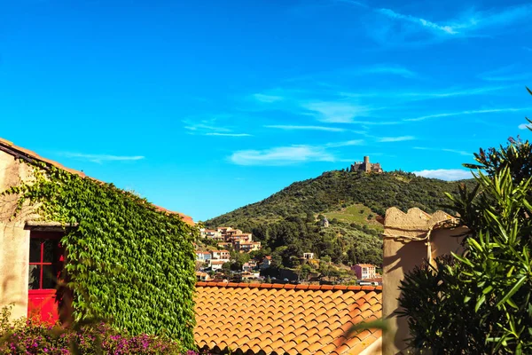 Collioure Villa Med Väderkvarn Toppen Kullen Roussillon Vermilion Kust Pyrenéerna — Stockfoto