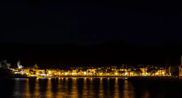 法国罗西隆市Collioure和Saint Elme堡的夜景 — 图库照片