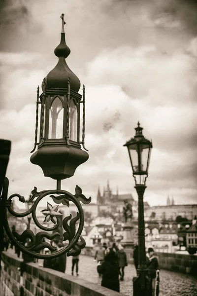 Vista Una Lámpara Antigua Puente San Carlos Ciudad Vieja Stare — Foto de Stock