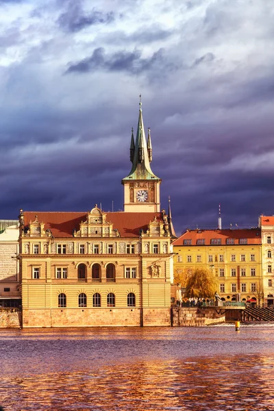 Vista do Museu Vltava, Cidade Velha (Stare Mesto), Praga, Boêmia, República Checa, Europa — Fotografia de Stock